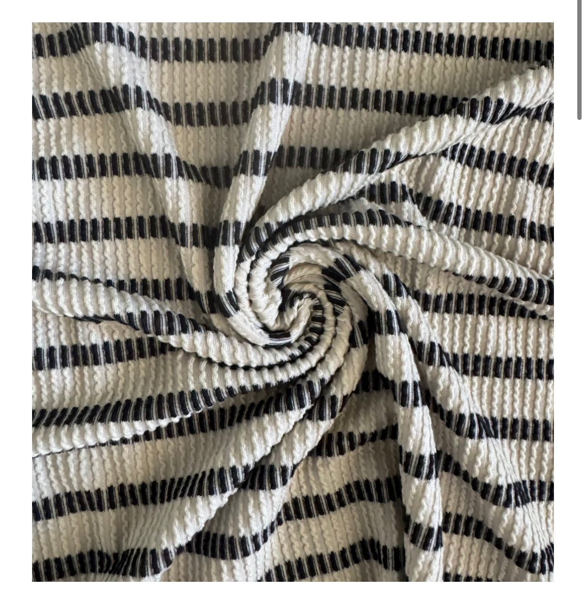 Waved stripes- ivory/black